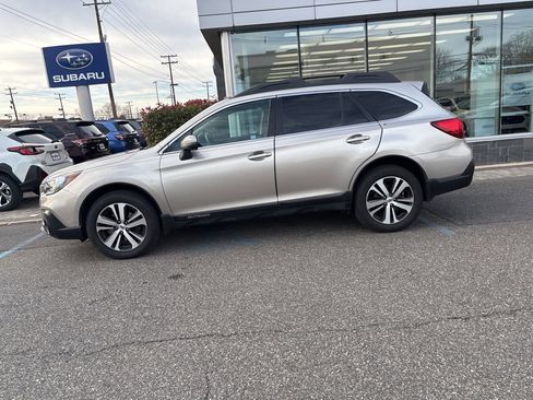 Used 2018 Subaru Outback 3.6R Limited image 10