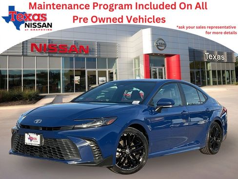 Used 2025 Toyota Camry SE image 1