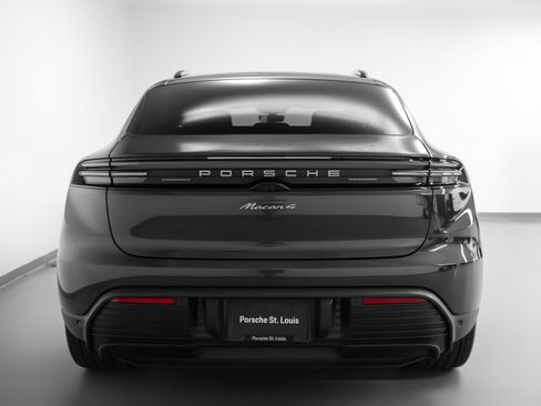Certified 2025 Porsche Macan 4 Electric image 11
