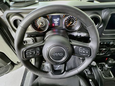Used 2023 Jeep Wrangler Sport AWD/4WD image 11