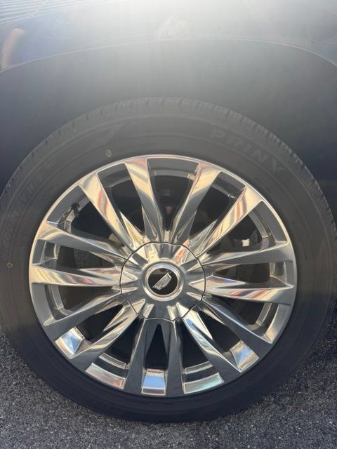 Used 2015 Cadillac Escalade Luxury AWD/4WD image 4