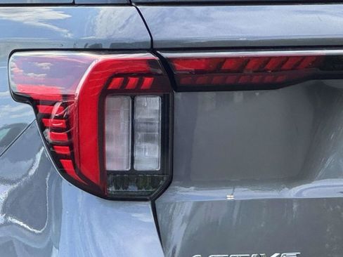 Used 2026 Ford Explorer Active AWD/4WD image 15
