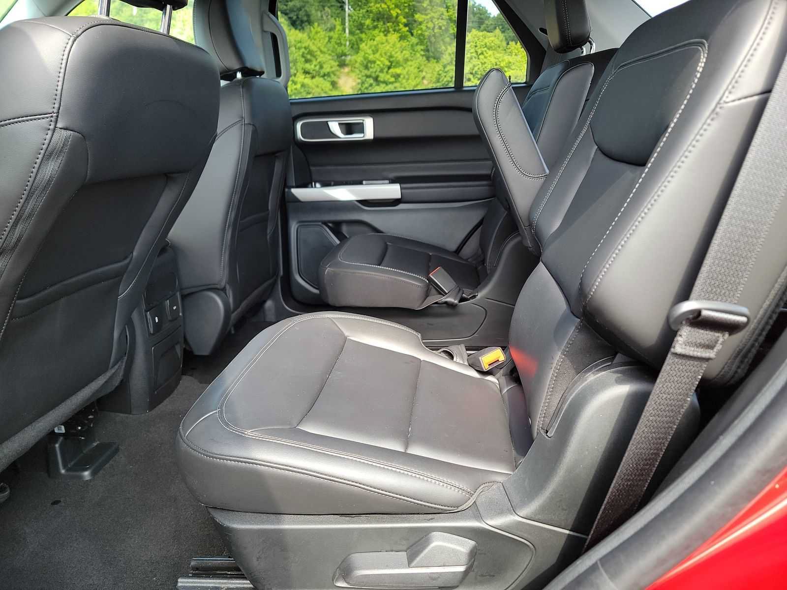 Used 2024 Ford Explorer XLT w/ Equipment Group 202A AWD/4WD image 11