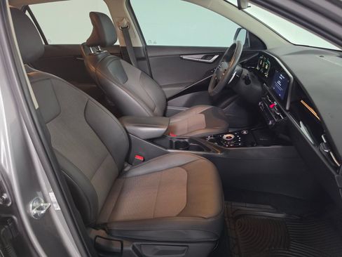Used 2024 Kia Niro EX w/ EX Cold Weather Package FWD image 20