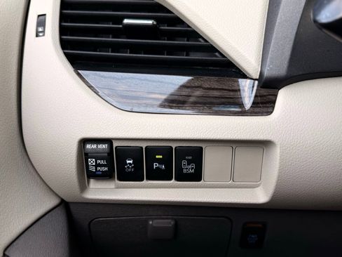 Used 2017 Toyota Sienna XLE Premium image 34