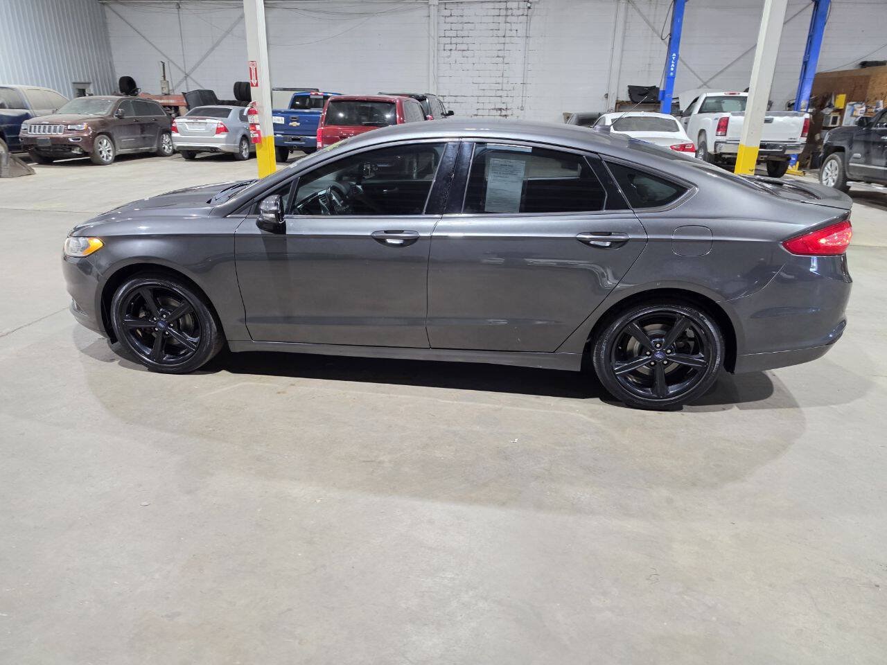 Used 2016 Ford Fusion SE FWD image 5