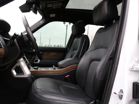 Used 2019 Land Rover Range Rover HSE image 24