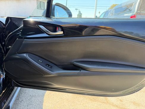 Used 2021 MAZDA MX-5 Miata Club w/ Appearance Package RWD image 21