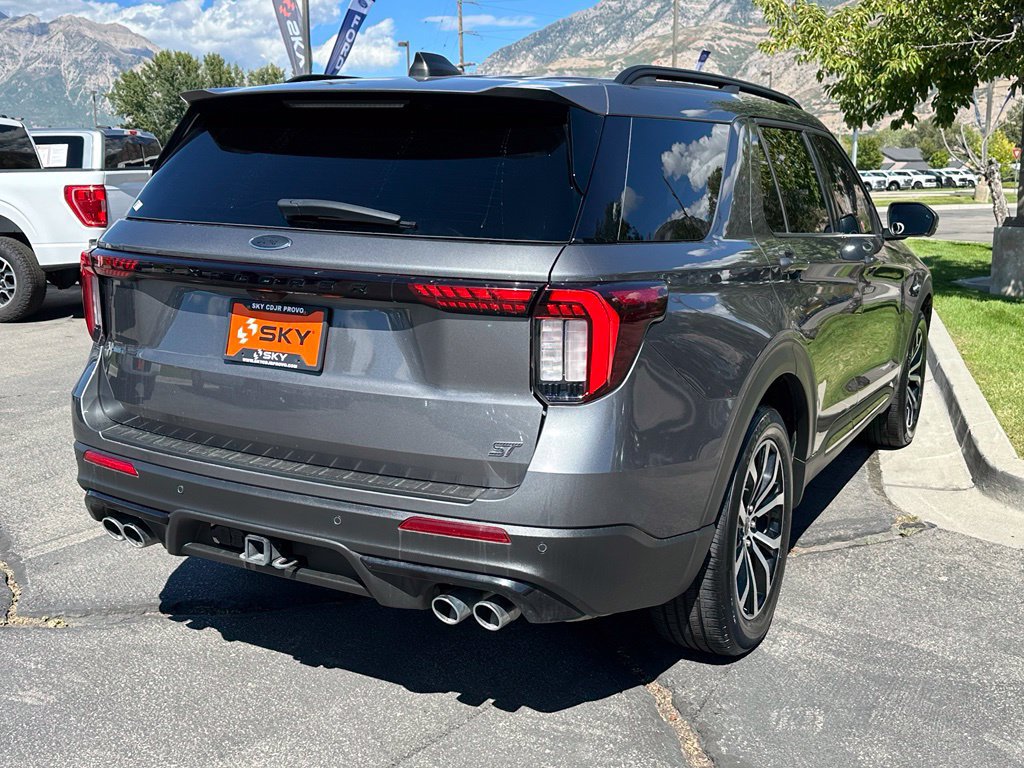 Used 2025 Ford Explorer ST AWD/4WD image 5