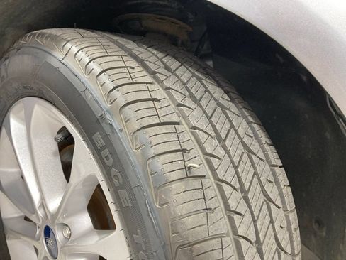 Used 2020 Ford Fusion SE FWD image 24
