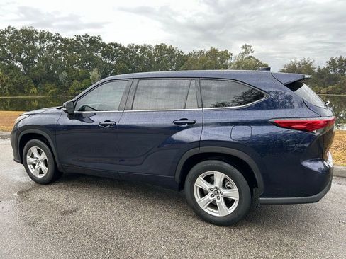 Used 2021 Toyota Highlander LE image 3