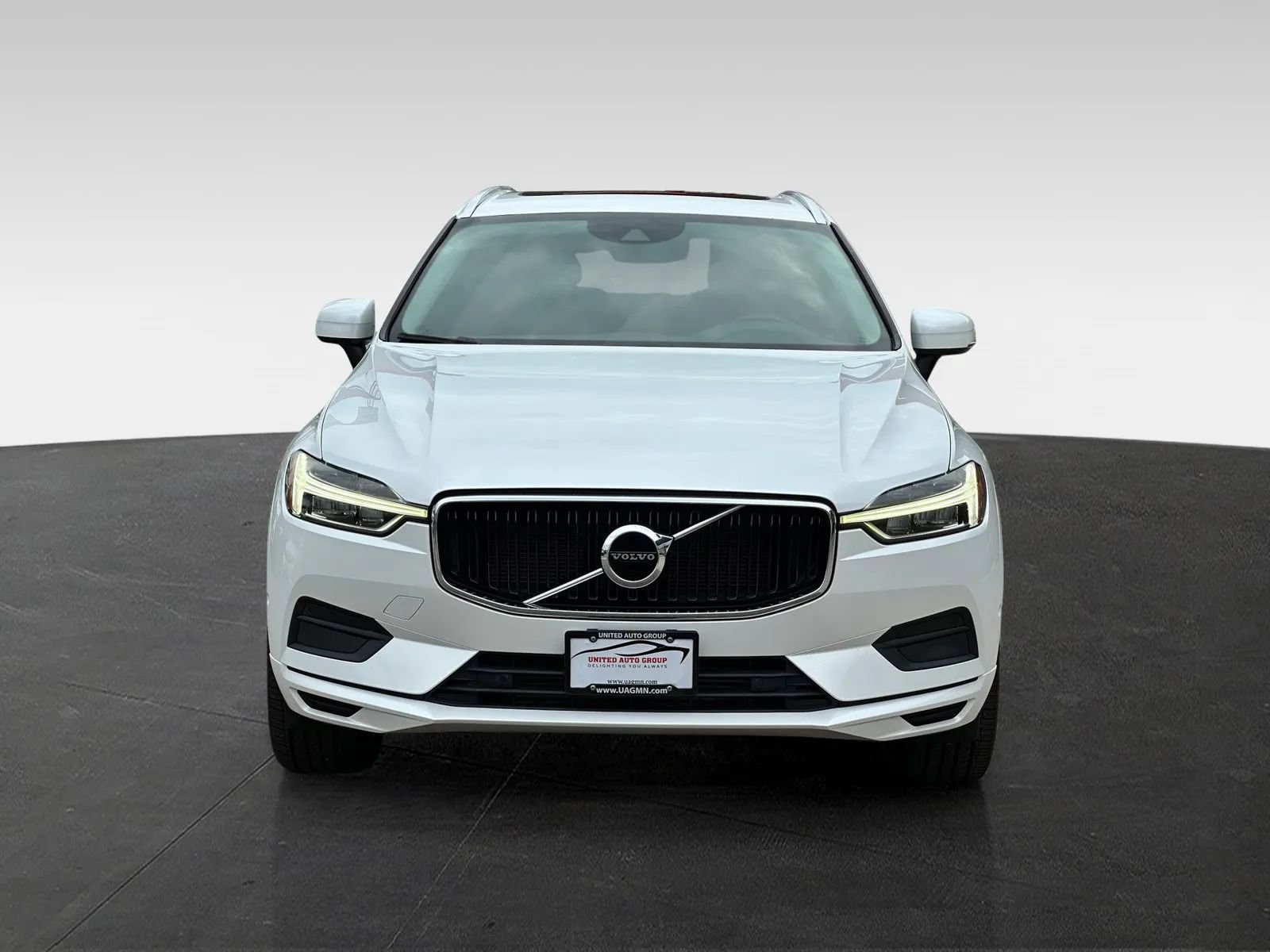 Used 2018 Volvo XC60 T5 Momentum w/ Vision Package AWD/4WD image 2