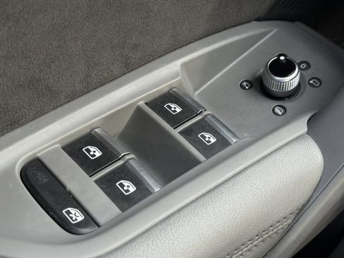 Used 2018 Audi SQ5 Prestige w/ Prestige Package image 32