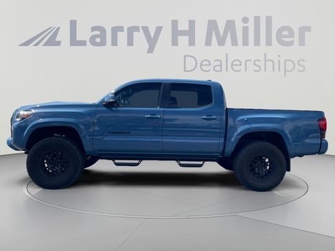 Used 2019 Toyota Tacoma TRD Sport w/ Technology Package RWD image 2