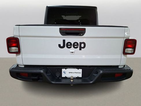 Used 2022 Jeep Gladiator Willys image 5