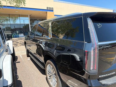 Used 2025 Cadillac Escalade ESV Premium Luxury w/ LPO, Floor Liner Package AWD/4WD image 5
