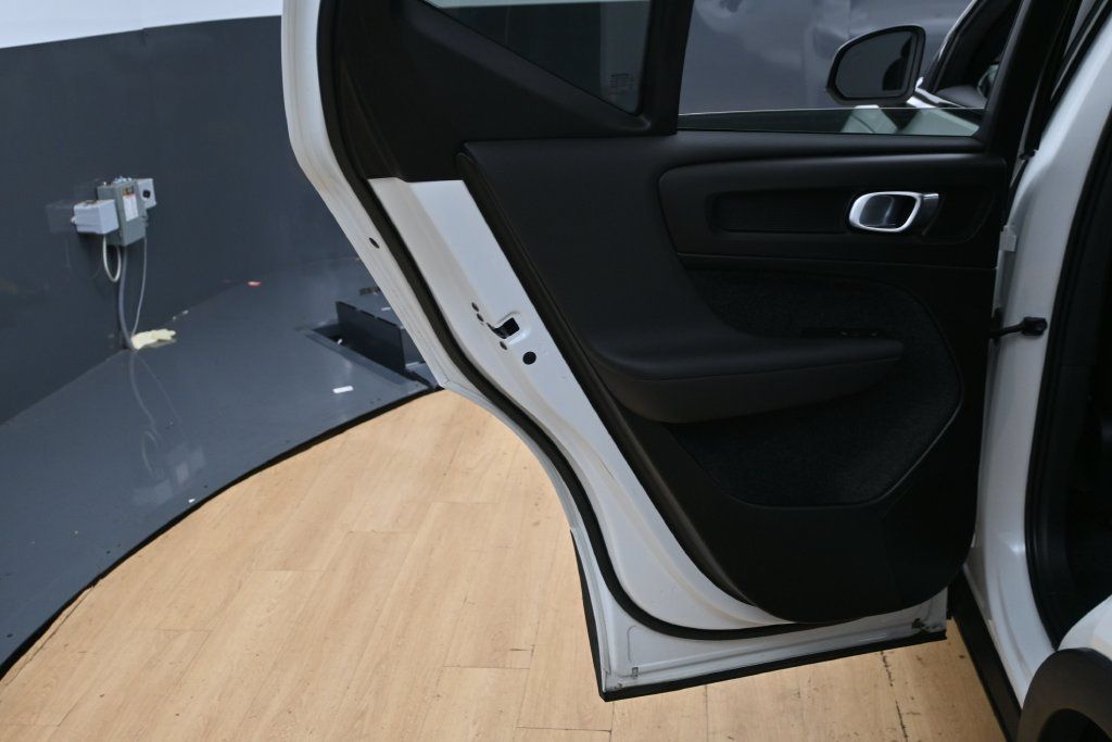 Used 2023 Volvo XC40 Recharge Ultimate AWD/4WD image 29
