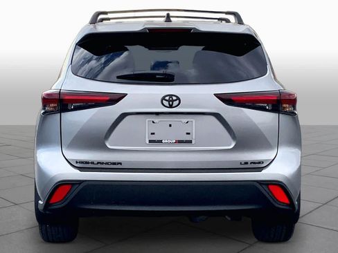 Used 2024 Toyota Highlander LE AWD/4WD image 5