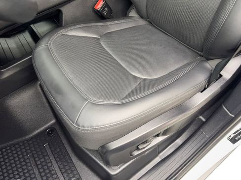 Used 2025 Land Rover Defender 110 S image 26