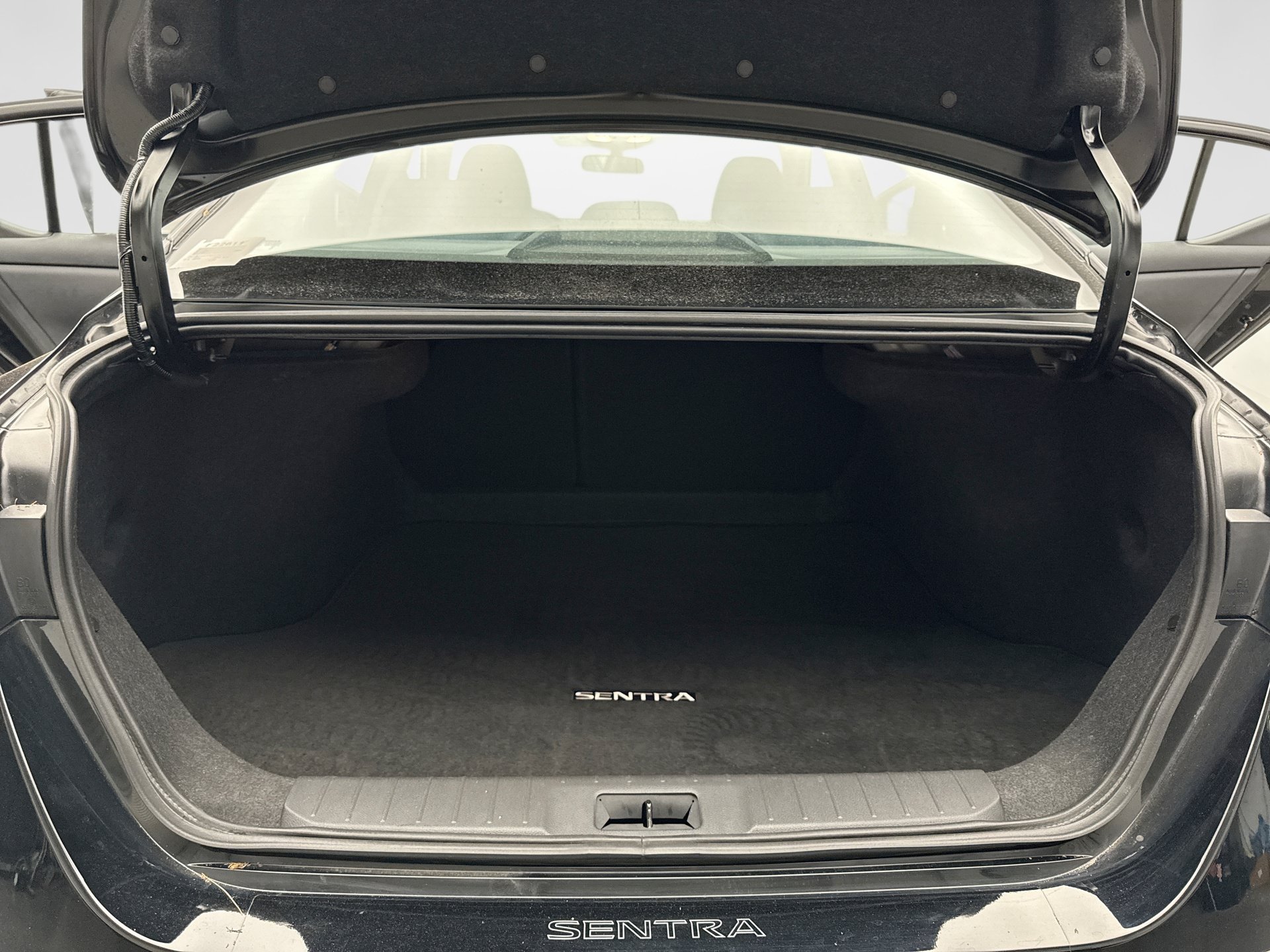 Used 2025 Nissan Sentra S FWD image 17