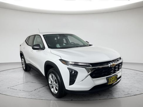 New 2026 Chevrolet Trax LS FWD image 1