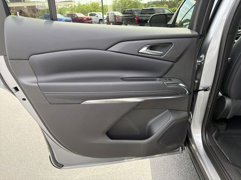 Used 2025 Chevrolet Traverse LT AWD/4WD image 23