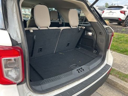 Used 2023 Ford Explorer XLT AWD/4WD image 11