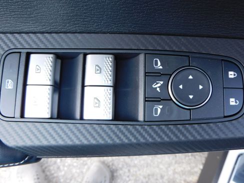 New 2025 Mitsubishi Outlander SE image 13