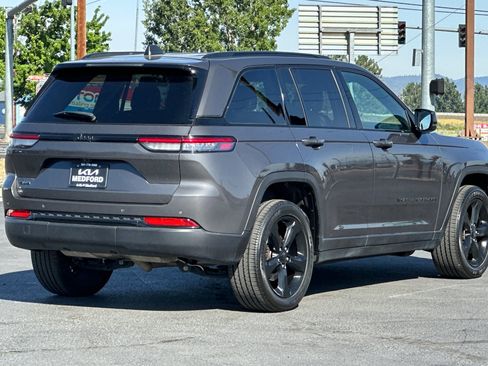 Used 2024 Jeep Grand Cherokee Altitude AWD/4WD image 4