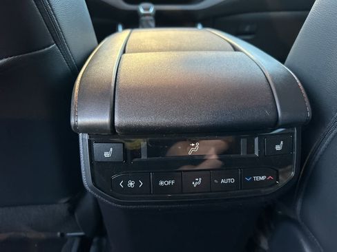 New 2026 Toyota Highlander Platinum image 12