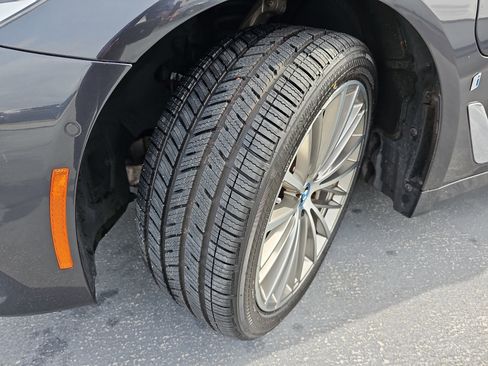 Used 2019 BMW 530e w/ Premium Package image 33