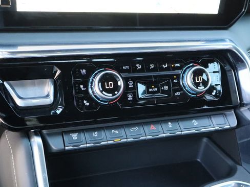 Certified 2025 GMC Sierra 2500 Denali Ultimate image 18