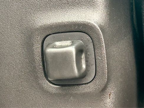 Used 2010 Cadillac CTS Premium image 19