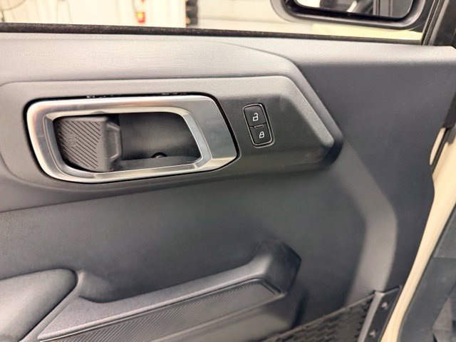 Used 2025 Ford Bronco Badlands w/ Sasquatch Package AWD/4WD image 18