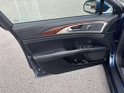 Used 2017 Lincoln MKZ Reserve w/ Technology Package FWD image 11