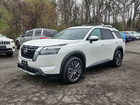 Certified 2023 Nissan Pathfinder SL w/ SL Premium Package AWD/4WD image 4