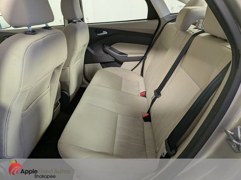 Used 2015 Ford Focus SE w/ SE Cold Weather Package FWD image 30