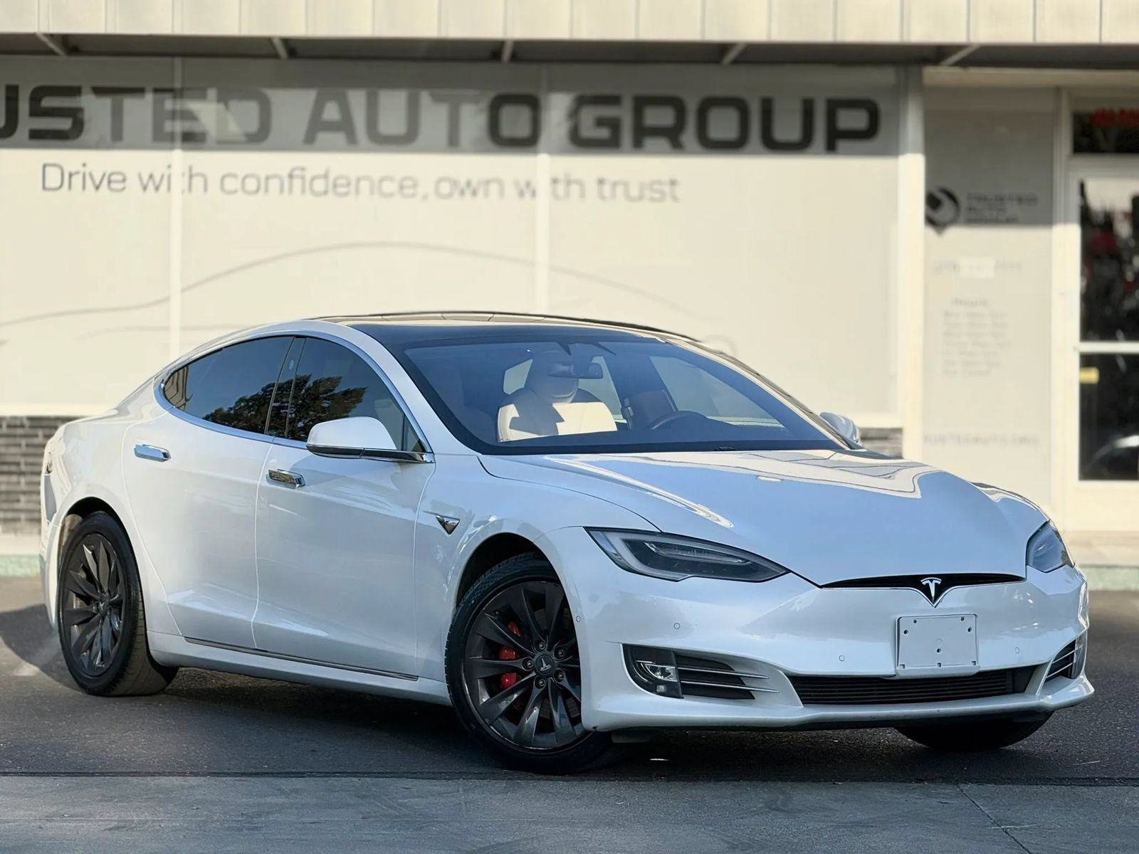 Used 2020 Tesla Model S Performance AWD/4WD image 2