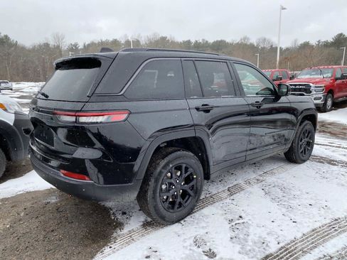 New 2026 Jeep Grand Cherokee Altitude image 3