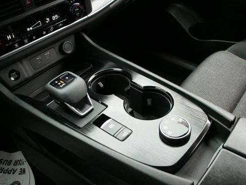 Used 2024 Nissan Rogue SV image 22