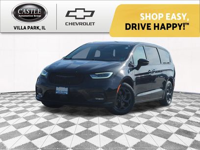 Used 2022 Chrysler Pacifica Touring-L w/ Uconnect Theater Family Group