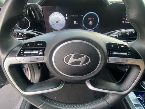 Used 2025 Hyundai Elantra SEL FWD image 16
