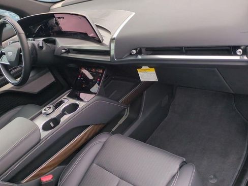 Certified 2026 Cadillac Vistiq Premium Luxury AWD/4WD image 21