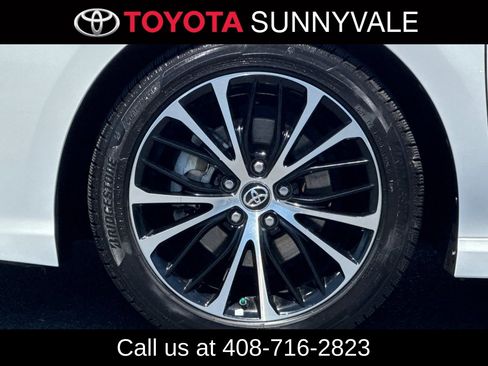 Used 2019 Toyota Camry SE FWD image 13