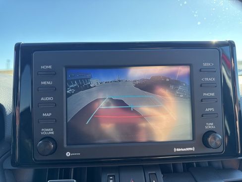 Used 2022 Toyota RAV4 XLE Premium image 10