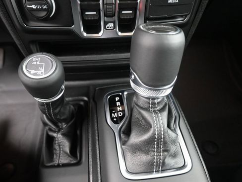 New 2025 Jeep Gladiator Sport image 33