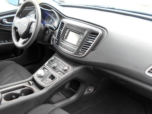 Used 2016 Chrysler 200 Limited image 22