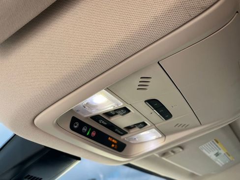 Used 2021 GMC Acadia Denali w/ Denali Ultimate Package image 18