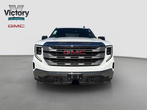 Used 2024 GMC Sierra 1500 SLE w/ Preferred Package image 3