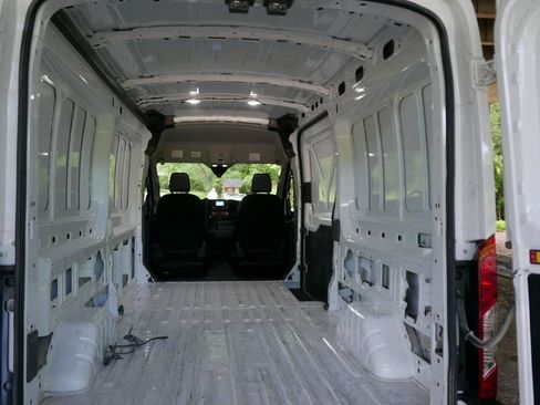 Used 2024 Ford Transit 250 148 Medium Roof Extended AWD image 26